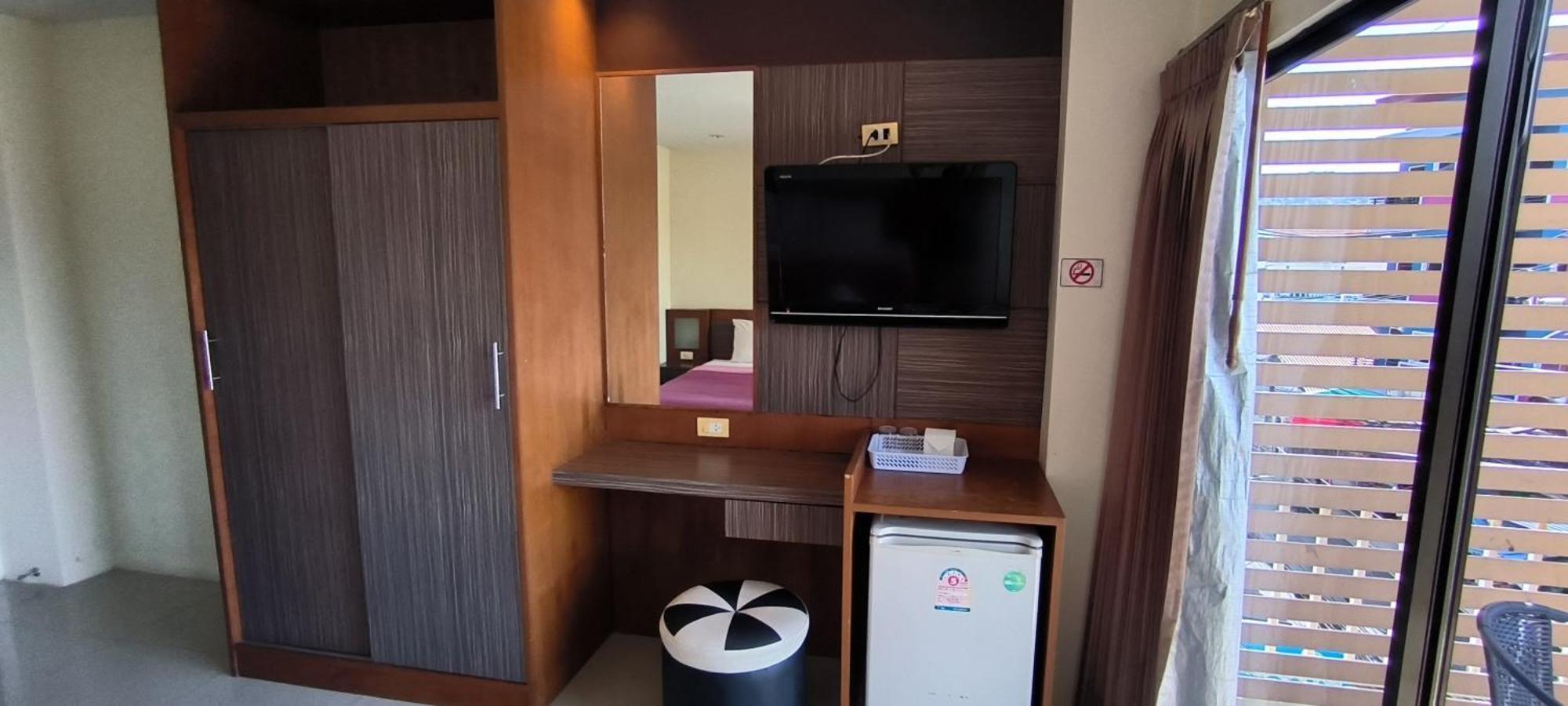 Kanpai Hotel Patong Экстерьер фото