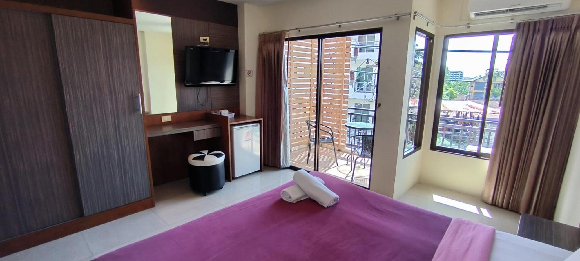 Kanpai Hotel Patong Экстерьер фото