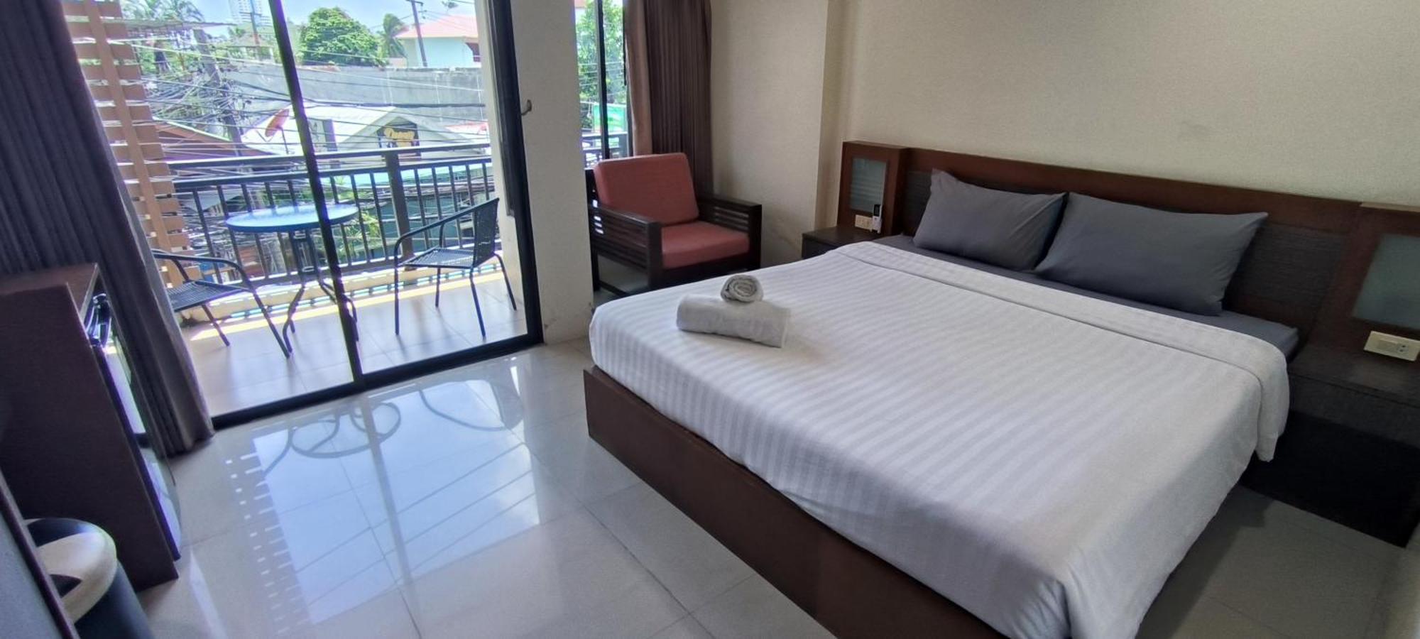 Kanpai Hotel Patong Экстерьер фото