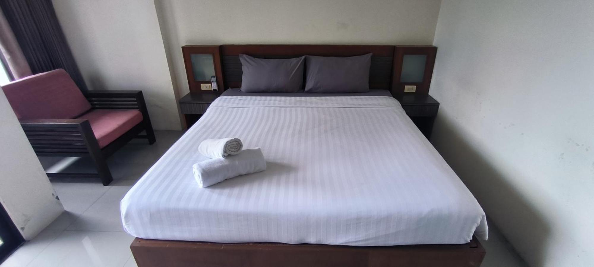 Kanpai Hotel Patong Экстерьер фото